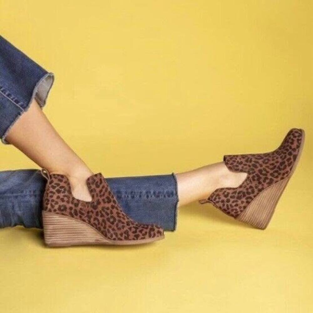 TOMS Kallie Women’s Wedge Booties Dark Ember Leopard Suede Size 8.5 NWT